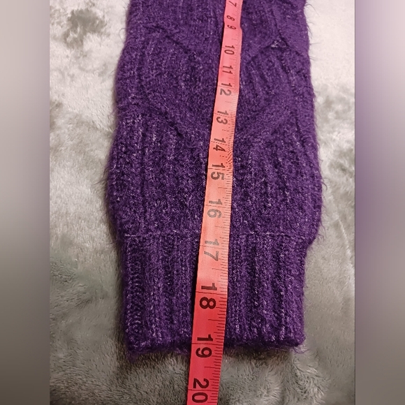 New Long Sleeve Horseshoe Cable Knit Sweater - New York & Company - Picture 7 of 7